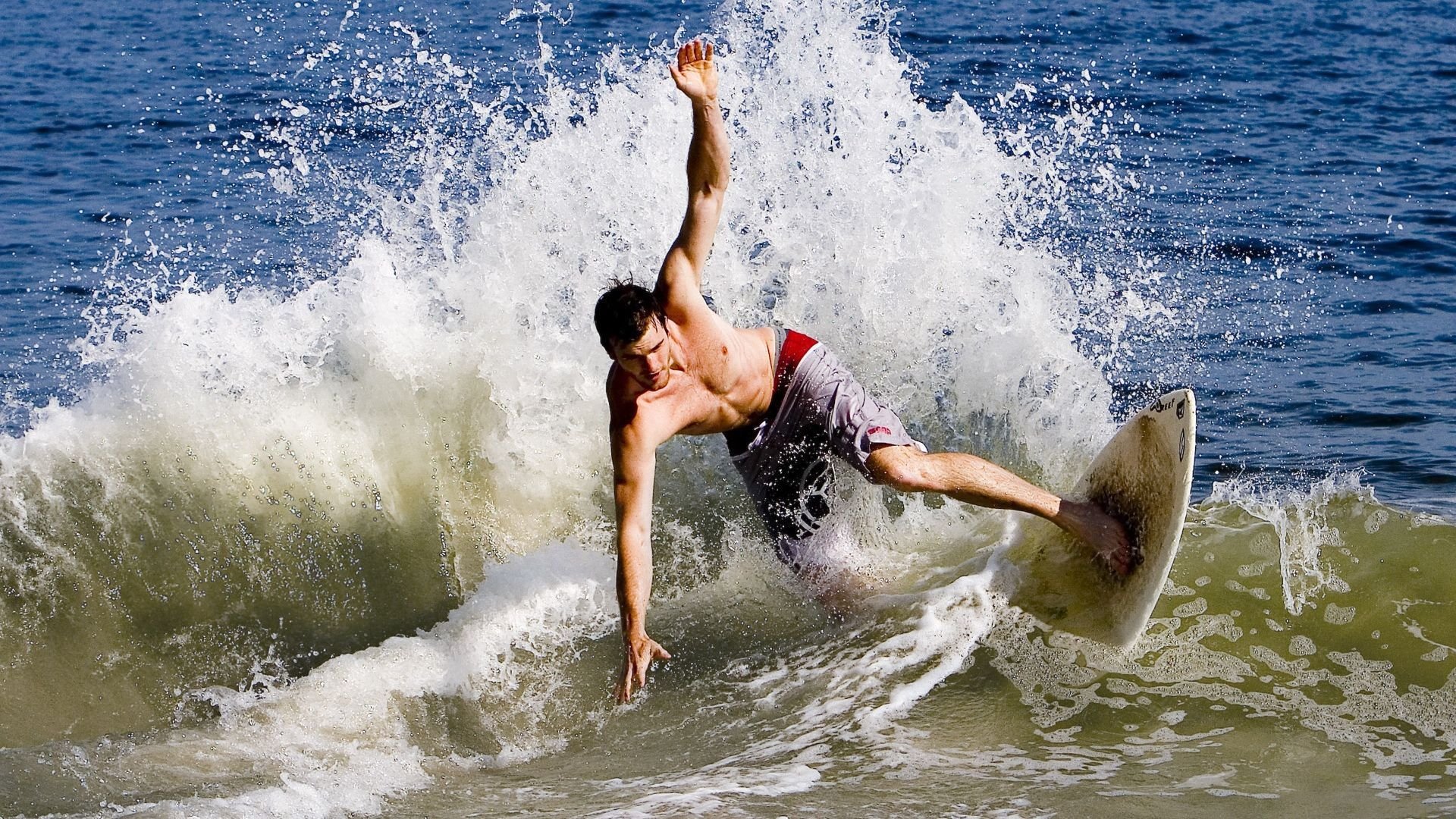 _水上涂鸦赛:运动与艺术的奇特结合_,水上绘画