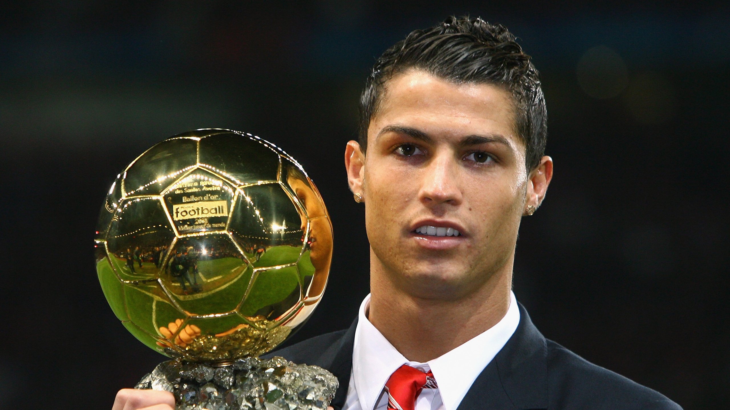 “AI智能裁判：从辅助判罚到全自主判决，未来公平比赛的核心引擎”