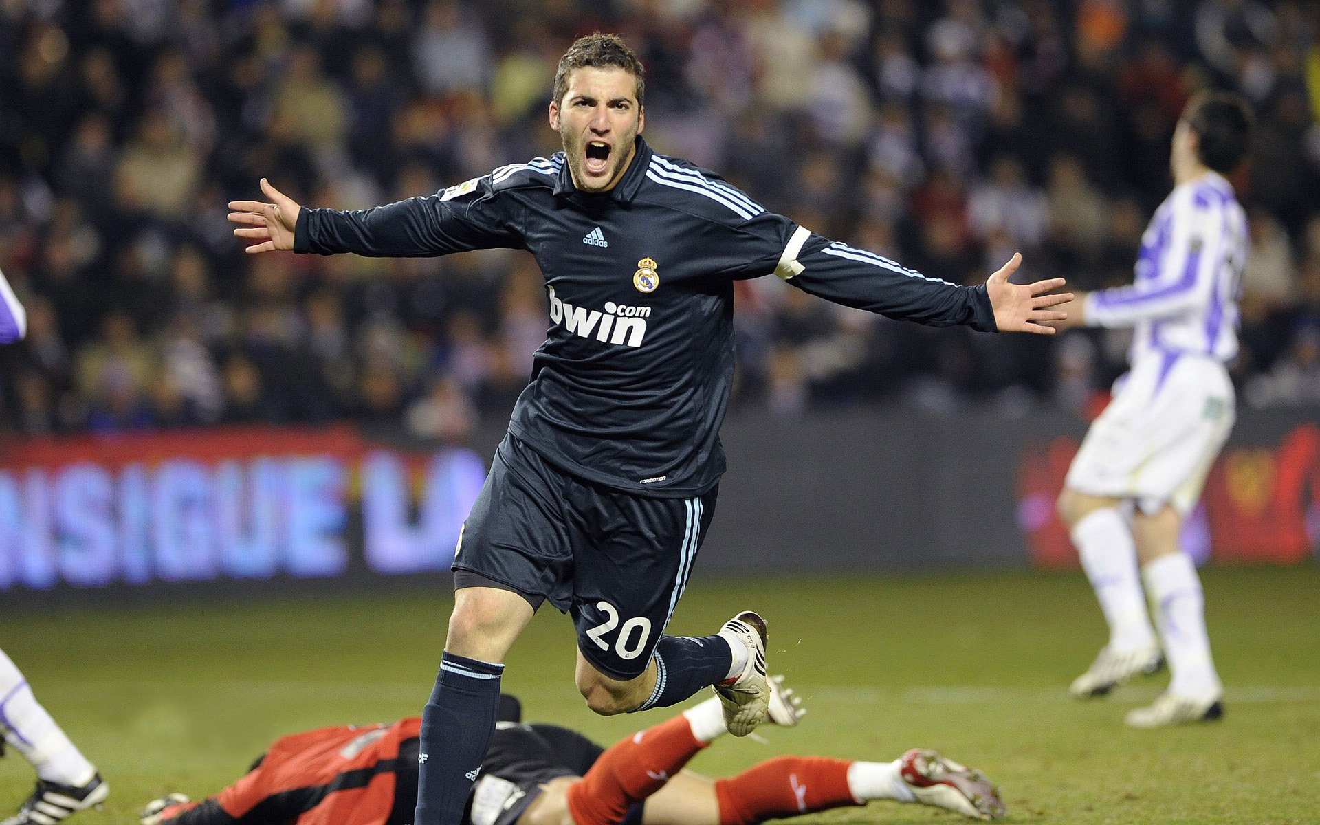 太阳在客场激战到最后一秒，布克投中绝杀三分，带领球队逆转取胜！